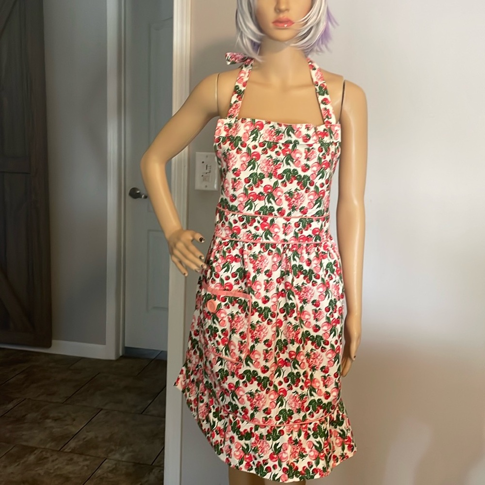 Jessie Steele Apron NWOT Cottage Charm